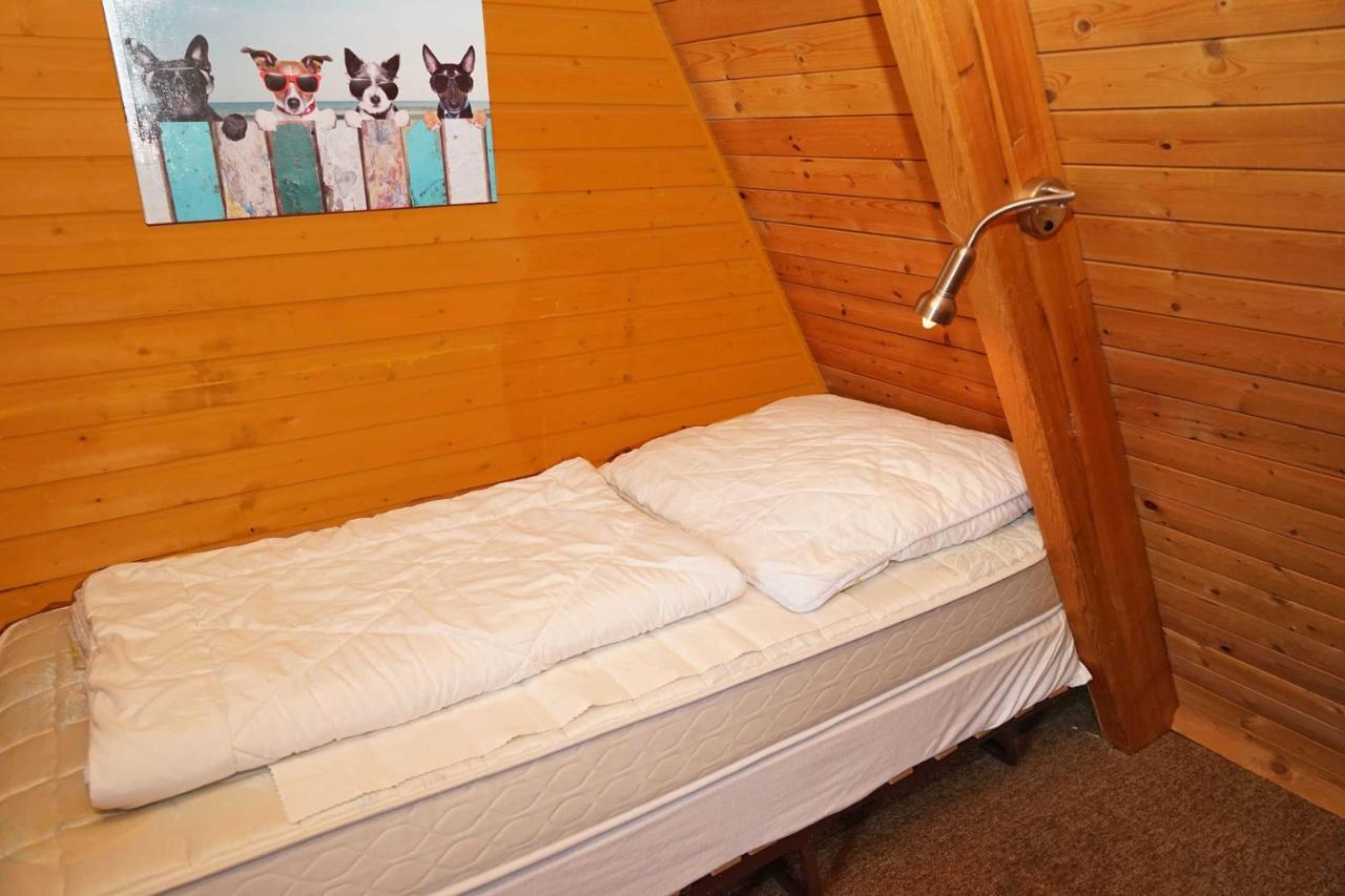 Vila Zeltdachhaus Mit Grossem Grundstue Damp Exteriér fotografie